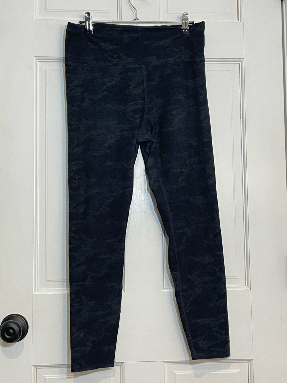 Vuori Women’s Large Black Camo Leggings High Rise Performance Yoga Athletic